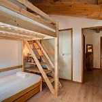 Mika, Alpes Agency, Slope Side Location, Chamonix, Sleeps 4-6 Apartament Chamonix