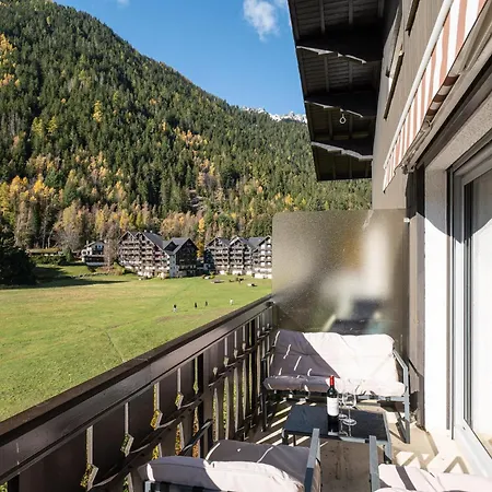 Mika, Alpes Agency, Slope Side Location, Chamonix, Sleeps 4-6 *