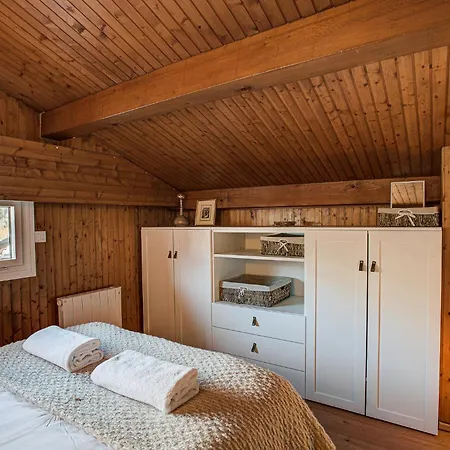 Mika, Alpes Agency, Slope Side Location, Chamonix, Sleeps 4-6 * Chamonix